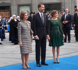 Su Majestad la Reina junto a Sus Altezas Reales los Príncipes de Asturias, a su llegada al Teatro Campoamor, para hacer entrega de los Premios Príncip